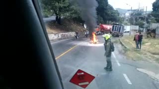 Tras accidente, motocicleta se incendió en el norte de Bucaramanga