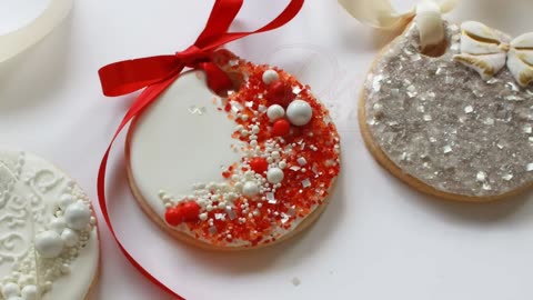 ***How To Decorate Christmas Ornament Cookies***