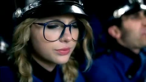 Singer Taylor swift popular song You Belong With Me