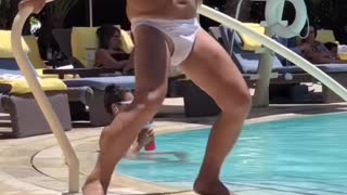 Man Puts on Show in Vegas Pool