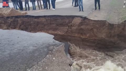 Flash floods in Kazakhstan causes road to collapse!