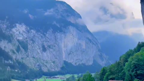 A Swiss town as beautiful as a fairyland.mp4