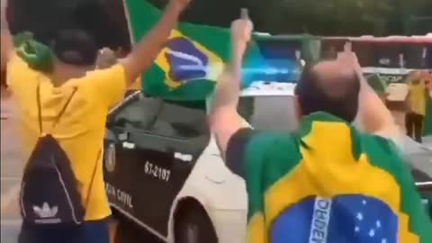 January 8: Many Great Brazil Police Officers Stand With the Protesters