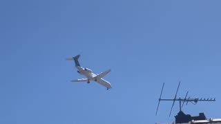 Alliance Fokker 70 short final runway 06 Perth YPPH