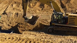 Cat 374 Digging