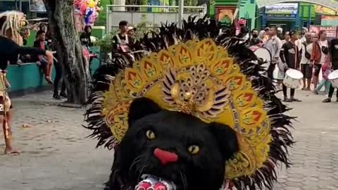 Barongan Hitam Makan Mayoret #shorts