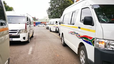 taxis blocks off entrance at municipality