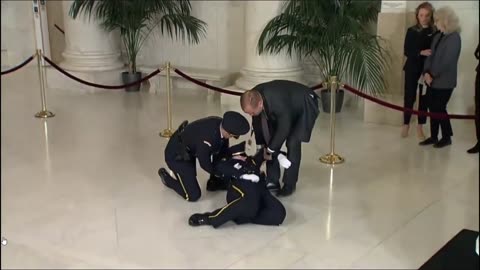 Honor guard collapses while Sandra Day O’Connor lies in repose at the U.S. Supreme Court