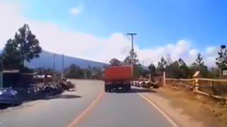 Revelan video del fatal accidente en el que murieron tres personas en Villa de Leyva