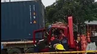 Conductor quedó atrapado tras sufrir accidente en la vía Girón - Aeropuerto Palonegro