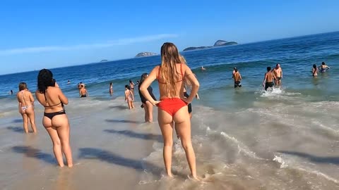 CARNAVAL PRAIA DO LEBLON RIO DE JANEIRO Walking on Leblon Beach _ Brazil 2023
