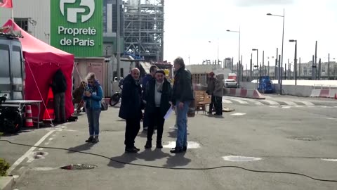 On the picket line with Paris garbage collectors