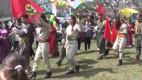 日本国内で、PKK 国際テロ組織 信奉者が 「 軍 服 」で行進する