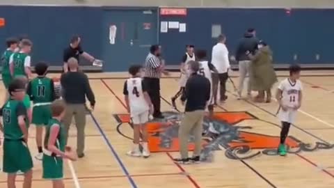 This Washington dad is facing issues for shoving a middle school referee 😳