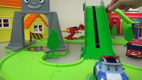 Dinosaur_and_Poli_cars_round_track_play_car_toys