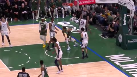 NBA: Giannis Antetokounmpo Throws Down Monstrous Dunk! Bucks vs. Grizzlies