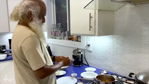 Ganesh Chaturthi Special: Sadhguru Cooks and Relishes a Traditional Indian Sweet (026)