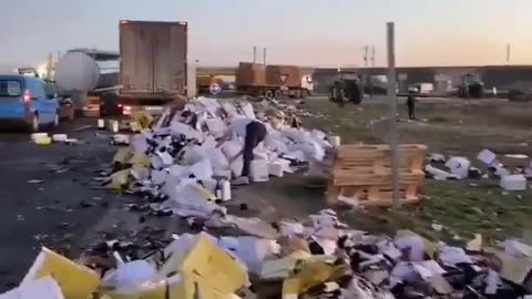🔥 French Truckers Destroy Cargo of Foreign Goods the Elites Buy and Resell to Us Inflated
