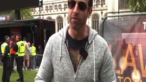 London Reporter Asks Random Guy About Donald Trump And Tommy Robinson And Gets Schooled.