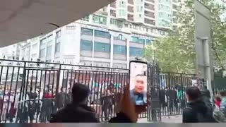Chinese protesters in Wuhan revolting against COVID lockdowns tear down barricades