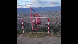 ¡Vivo de milagro! un turista cayó al abismo después de falla en atracción extrema