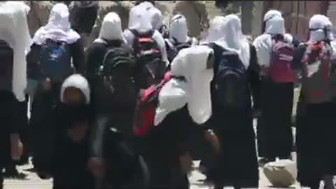 Afghan ladies fighting