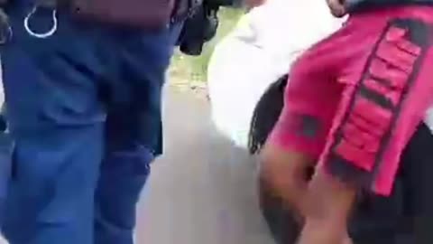 "Ne egyél arendszámtáblát è nekem jött pofonvágot" - "lelet videó" a rendőri rasszizmusról