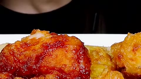 Kyochon Fried Chicken #zoeyasmr #zoeymukbang #bigbites #mukbang #asmr #food #먹방 #틱톡푸드 #kyochon #frie