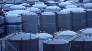 Ship carrying Russian gas docks in Spain