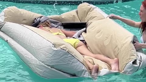 Pranking Girlfriend While Sleeping In The Pool 🤣🤣🤣🥰