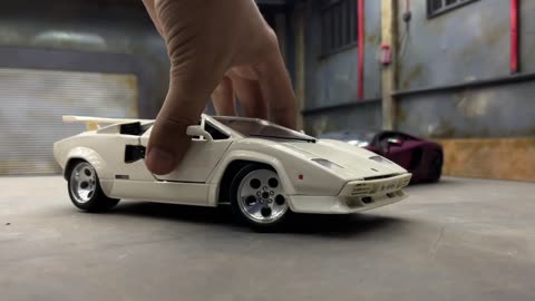 Building an Old Warehouse for Lamborghini Scale Model Cars - 1_18 Scale Diorama
