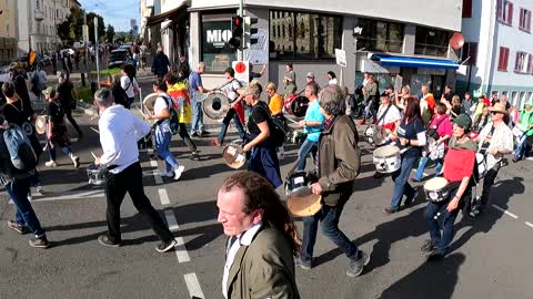 Demo-Umzug in Stuttgart am 16.10.2022 - für Frieden und gegen Kriegstreibende Politiker.