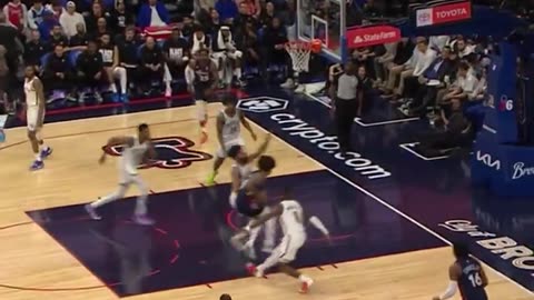 NBA - Claxton protects the paint with a forceful block in Philly 🚫 Sixers-Nets