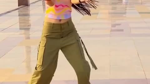 BEAUTIFUL GIRL DANCE IN BOLLYWOOD MUSIC