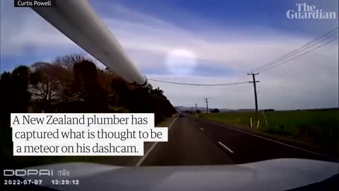 New Zealand plumber captures possible meteor on his dashcam
