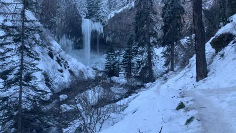 Dangling Frozen Icicles from Tamanawas Falls – Mount Hood – Oregon – 4K