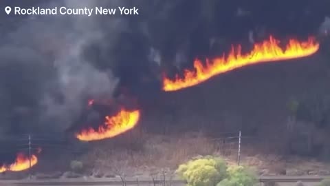 Massive fire has broken out as multiple Homes are Threatened 📌#Rockland | #Newyork