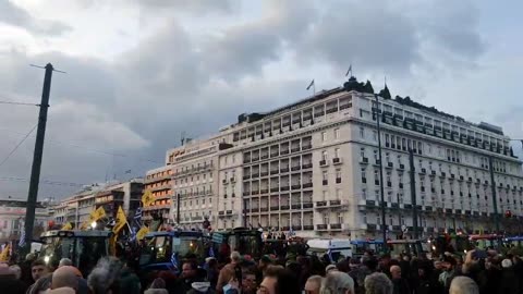 Τα τρακτέρ «πολιορκούν» τη Βουλή - βιντεο 1ο