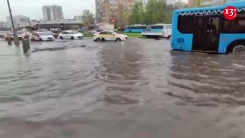 Strong flooding in Moscow – Streets and roads submerge under water