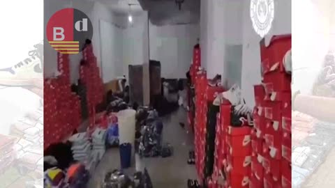 Requisan más de 10.000 zapatillas y prendas de ropa falsificada en Santa Coloma