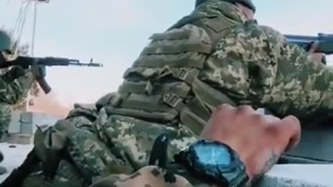 Ukrainian soldiers in intense exchange of fire