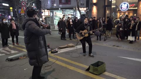 believer - imagine dragons (violincover) - 바이올린 (violin ) 탁보늬 와 기타에 김지훈, 신촌 차없는거리 버스킹.