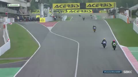 Rain cause havoc in the CLOSING MOMENTS of #WorldSSP Race 1 at Barcelona in 2020 | #CatalanWorldSBK