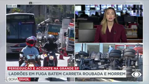 Ladrões em fuga batem carreta roubada e morrem