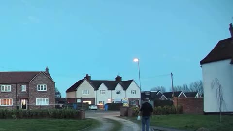 Meteor Burns Up in Atmosphere Over the United Kingdom