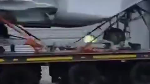 Un avión MiG-29 fue transportado en un camión en Polonia