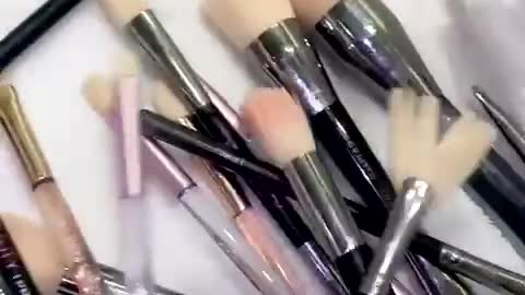 cleaning cosmetic brushes