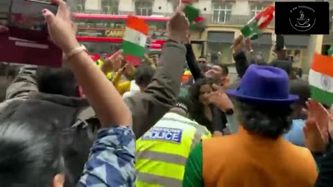 UK Cops Dance With Indians Outside High Commission 😍😍