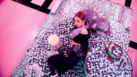 BLACKPINK - ‘뚜두뚜두 (DDU-DU DDU-DU)’ M-V