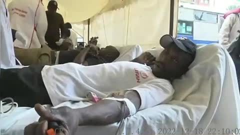 Nairobi mall siege_ Hundreds of Kenyans donate blood for the victims of Nairobi